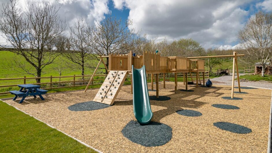 Holiday Cottages with Games Room Near Me for Family Fun