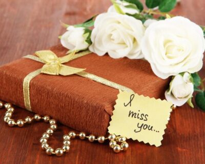 romantic-parcel-wooden-background_392895-59945-1