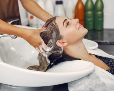 woman-washing-head-hairsalon-1-1