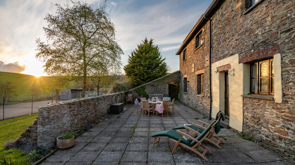 Holiday Cottage with Woodland Near Me for Nature Lovers