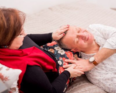 elderly-couple-bed-1