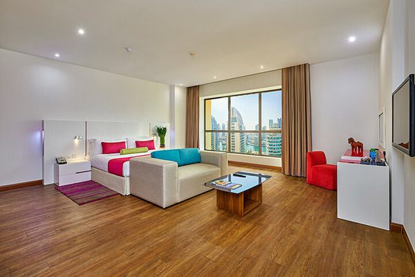 Prime Coastal Stays and Urban Access at Hotels Near Jumeirah Beach