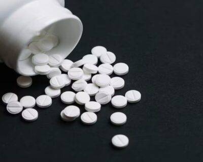 imgi_19_white-pills-falling-out-