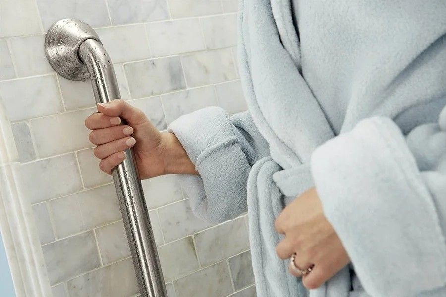 Safe Living Made Easy – Grab Bar Installation for Seniors