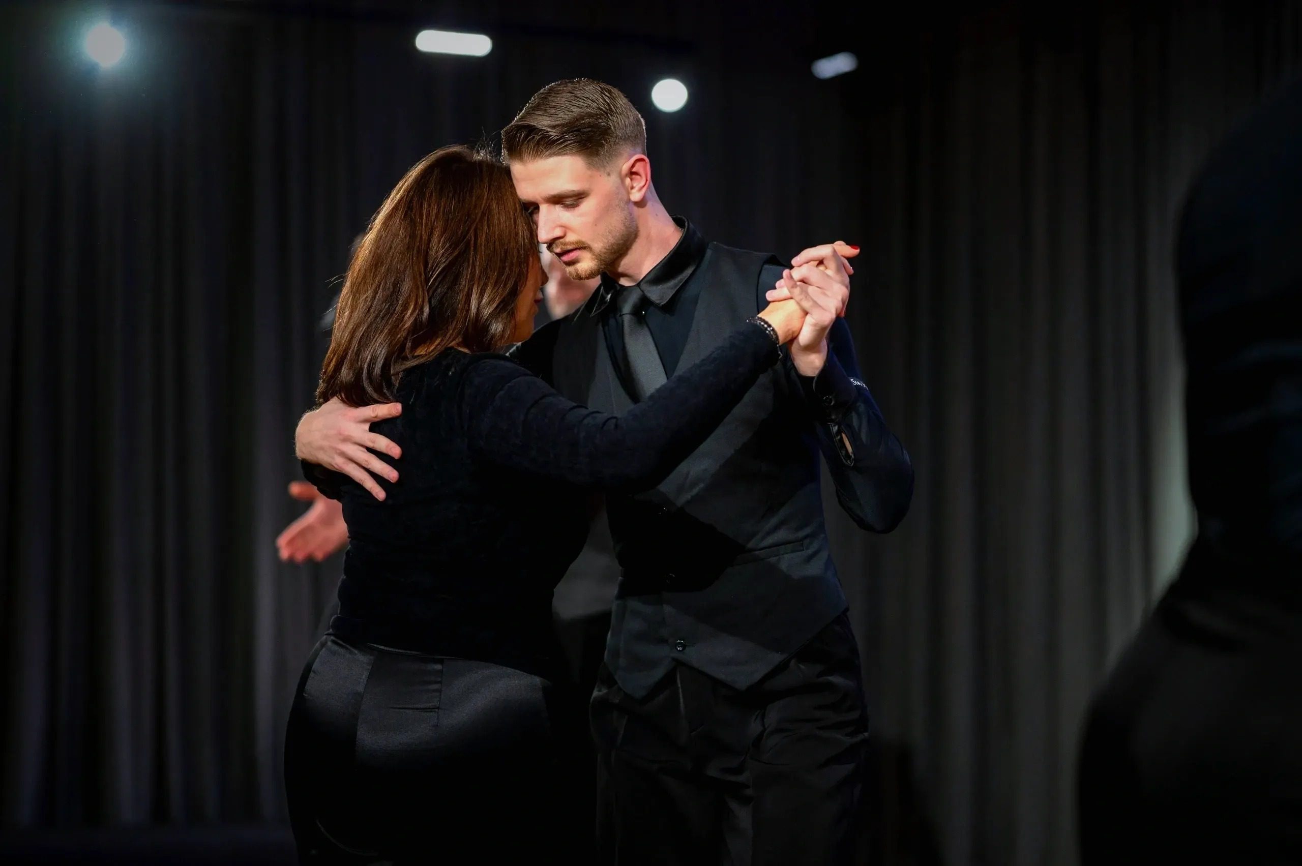 Join Expert Ballroom and Latin Dance Classes in Abu Dhabi