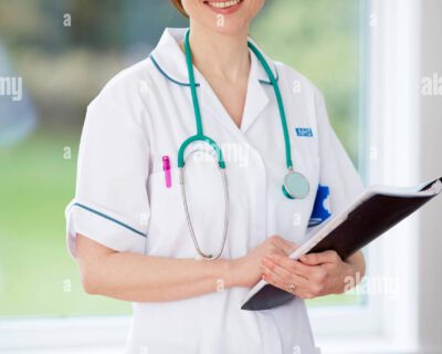 portrait-of-nurse-smiling-FEYFA8