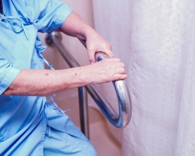 Bathroom-Grab-Bars-for-the-Elderly2-1