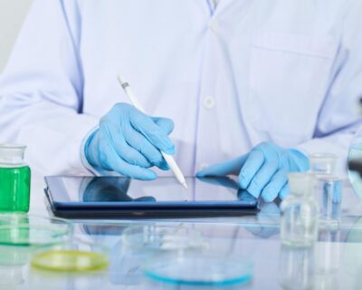 chemist-using-touchpad-1