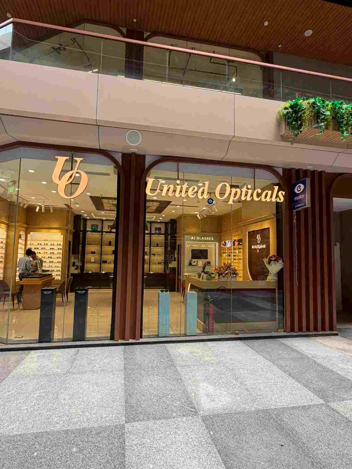 Expert Eyewear Guidance from a Trusted Optician