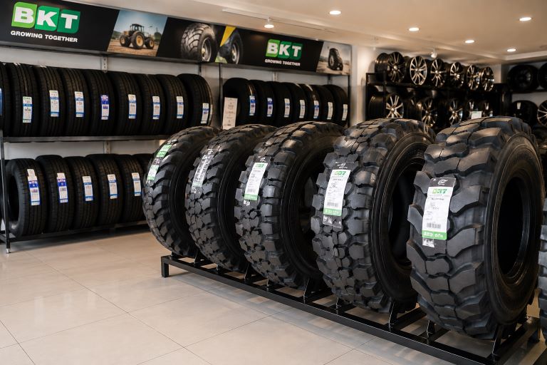 Industrial Tyre Dealer in Noida – Tyres Shoppe