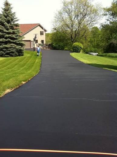 Asphalt Driveway Contractor Near Pittsburgh for Quality Work